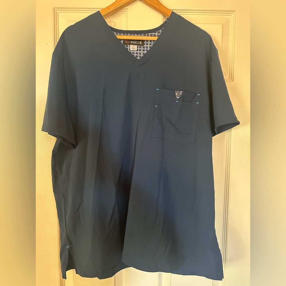 koi Men's V-Neck Scrub Top - Navy Blue